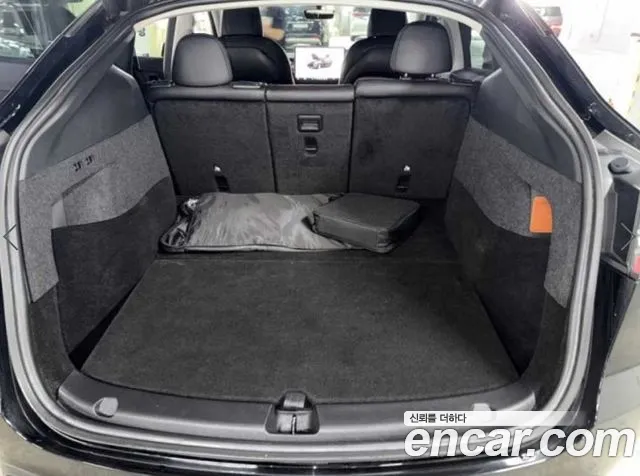 Tesla Model Y — Фото автомобиля 12