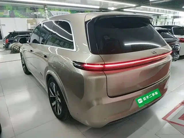 Li Auto L8 — Фото автомобиля 4