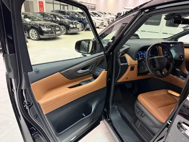 Toyota Alphard — Фото автомобиля 7