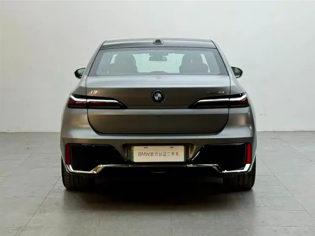 BMW i7 — Фото автомобиля 5
