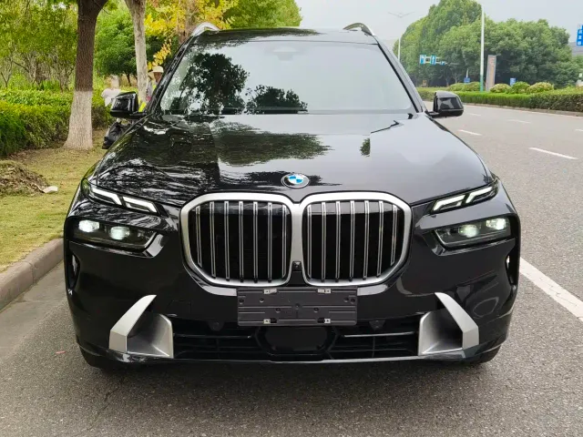BMW X7 — Фото автомобиля 3