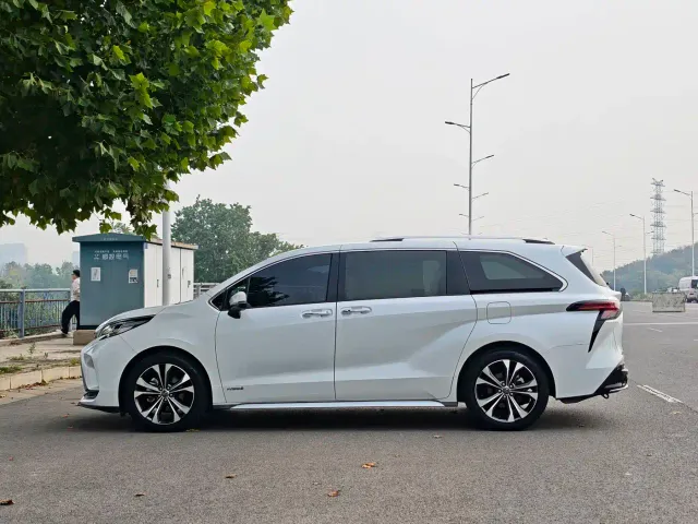 Toyota Granvia — Фото автомобиля 11