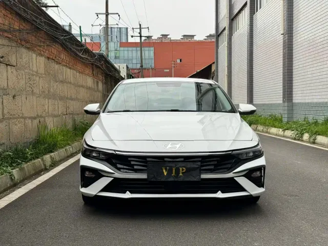 Hyundai Elantra — Фото автомобиля 2