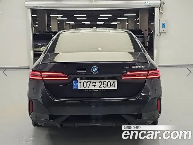 BMW 5 Series — Фото автомобиля 3