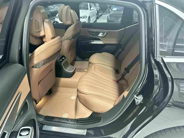 Mercedes-Benz E-Class — Фото автомобиля 12