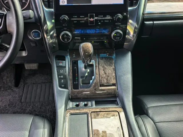 Toyota Alphard — Фото автомобиля 21