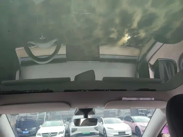 Tesla Model Y — Фото автомобиля 17