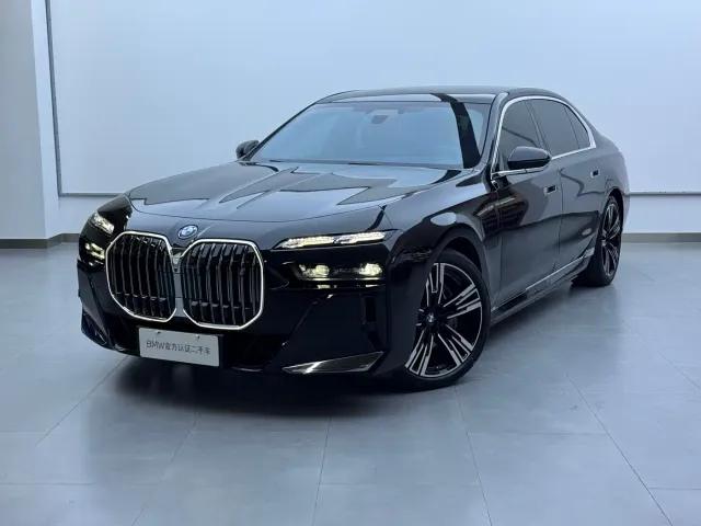 Фотография автомобиля — BMW i7