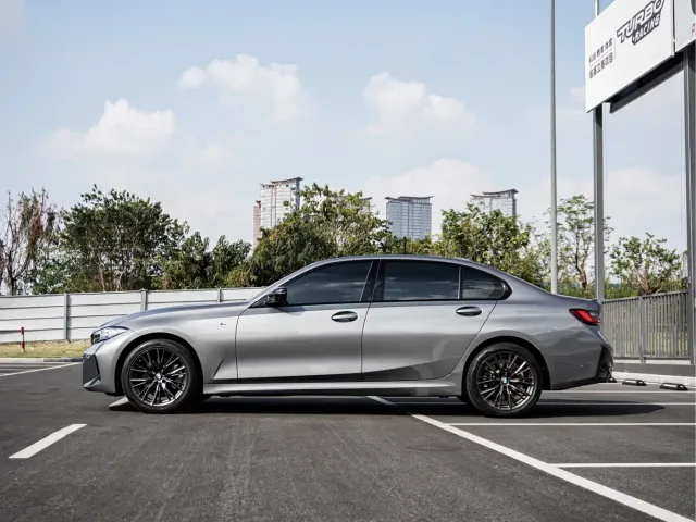 Фотография автомобиля — BMW 3 Series