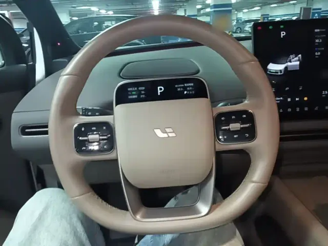 Li Auto i6 — Фото автомобиля 10