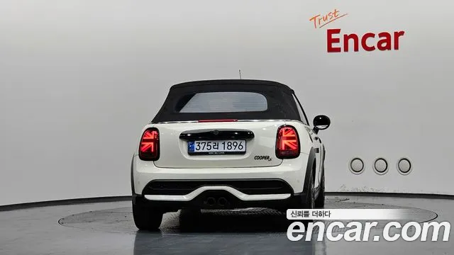 Mini Cooper Convertible — Фото автомобиля 4