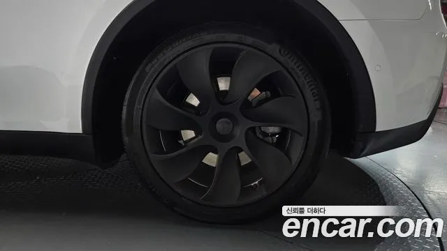 Tesla Model Y — Фото автомобиля 6