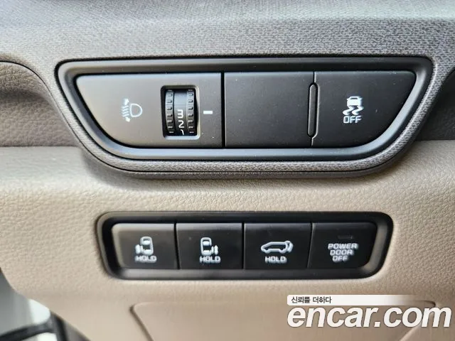 Kia Carnival Generation 4 — Фото автомобиля 12