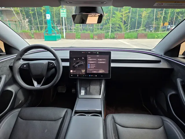 Tesla Model 3 — Фото автомобиля 4
