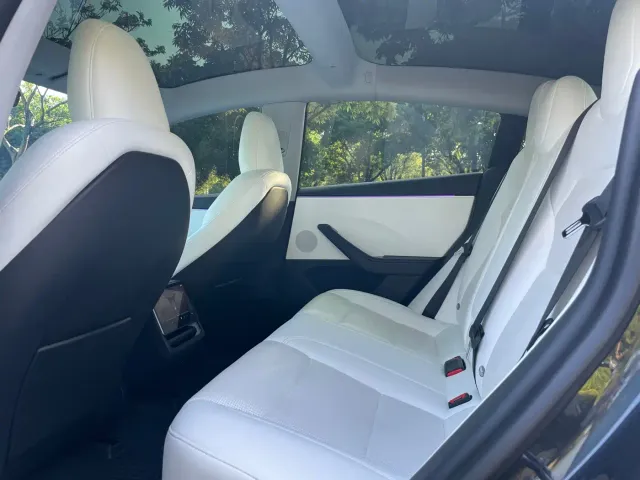 Tesla Model 3 — Фото автомобиля 5