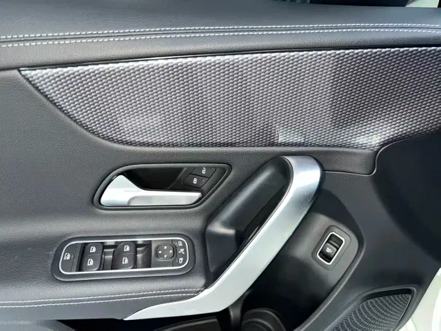 Mercedes-Benz A-Class — Фото автомобиля 12