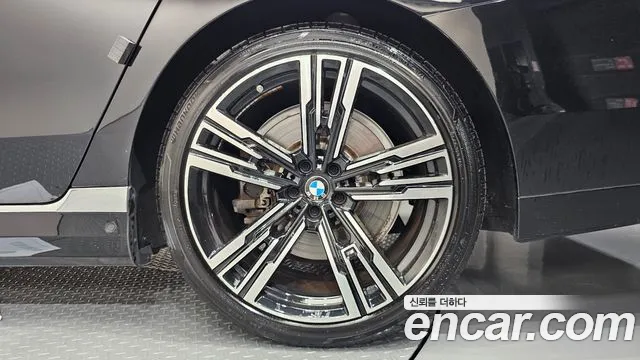 BMW 7 Series G70 — Фото автомобиля 6