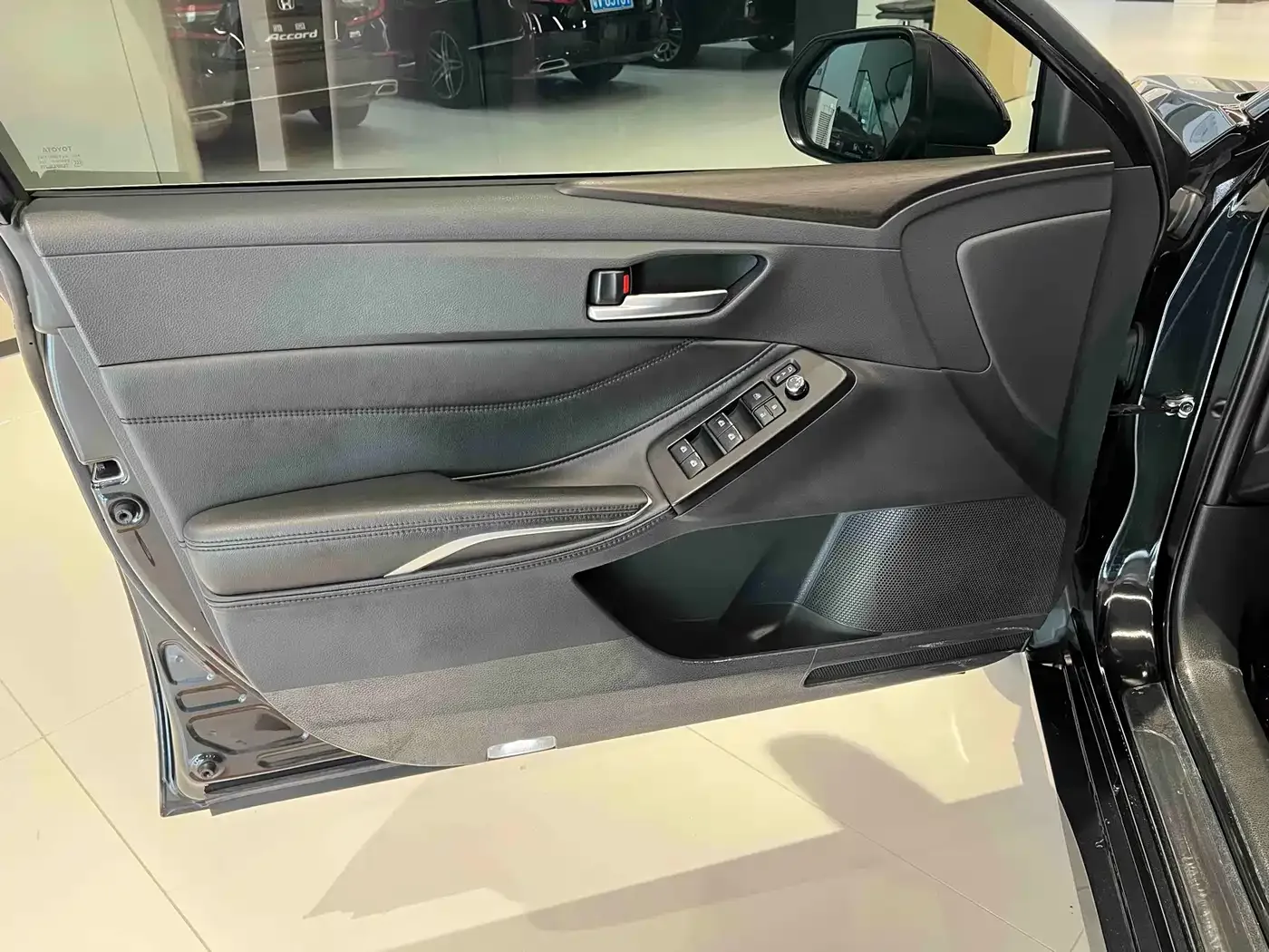 Toyota Avalon 2023 2.5L Luxury Edition — Фото автомобиля 9