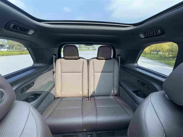Li Auto L9 — Фото автомобиля 15