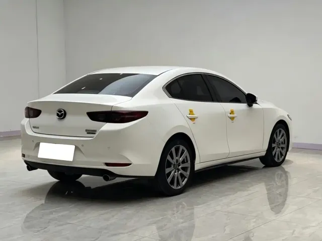 Mazda Axela — Фото автомобиля 6