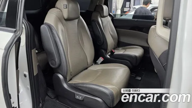 Kia Carnival Generation 4 — Фото автомобиля 12