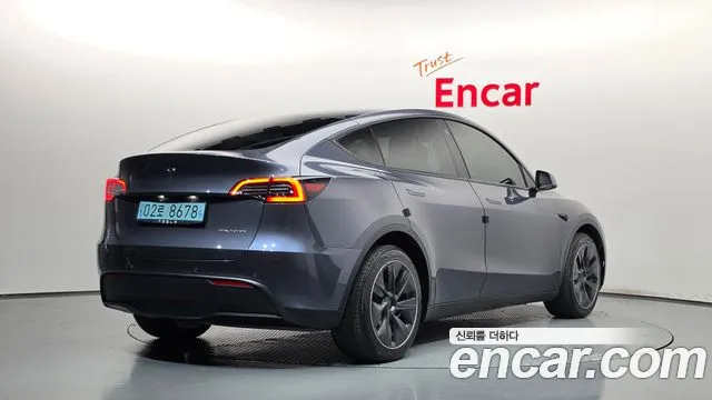 Tesla Model Y — Фото автомобиля 2