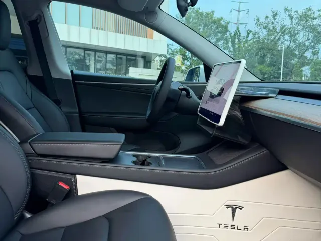Tesla Model Y — Фото автомобиля 4