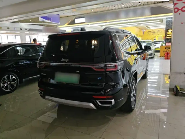 Jeep Grand Commander PHEV — Фото автомобиля 6