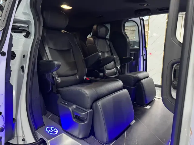 Toyota Sienna — Фото автомобиля 9
