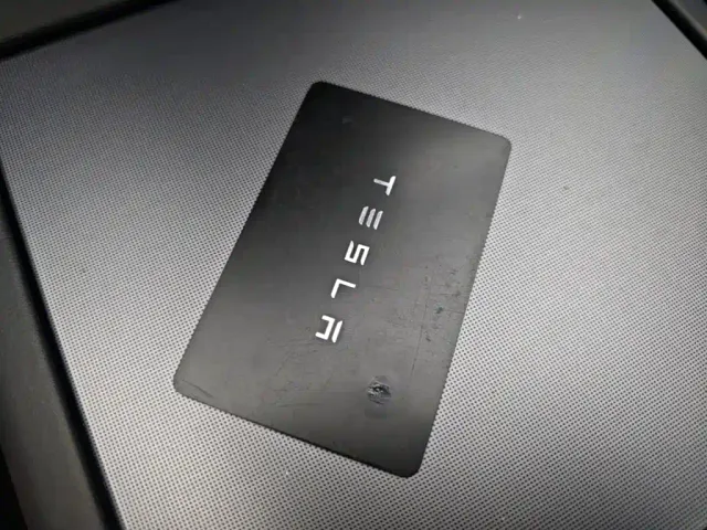 Tesla Model Y — Фото автомобиля 8
