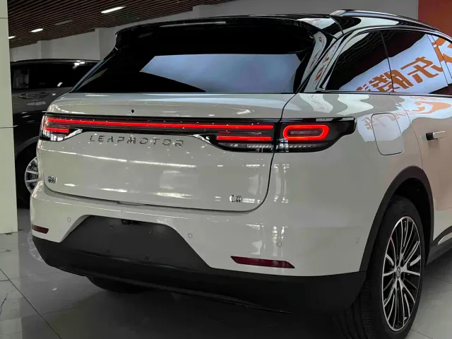 Leapmotor C11 — Фото автомобиля 9