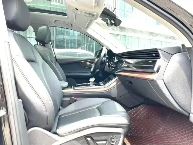 Audi Audi Q7 2023 55 TFSI quattro S line Sport — Фото автомобиля 4