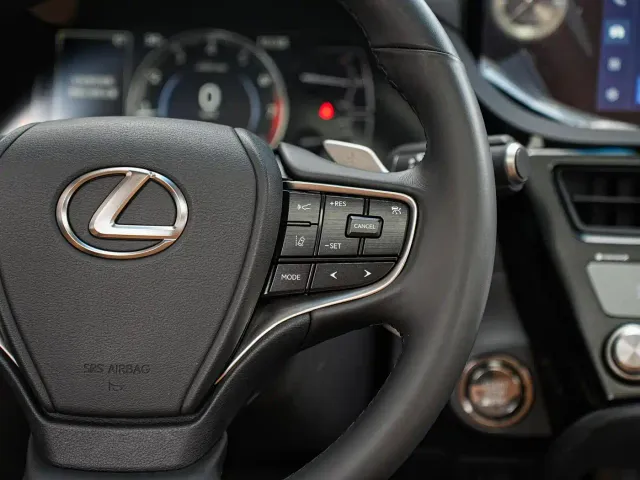 Lexus ES — Фото автомобиля 20