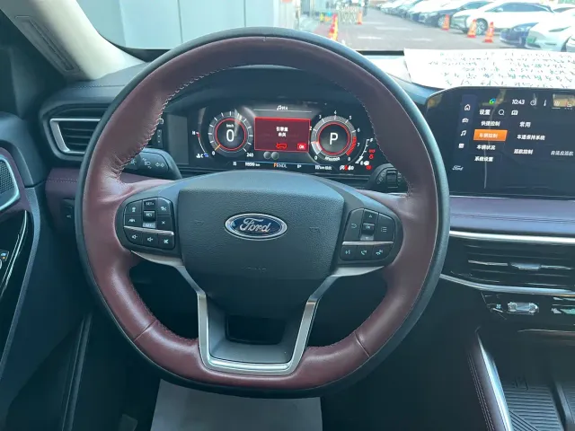 Ford Explorer — Фото автомобиля 20