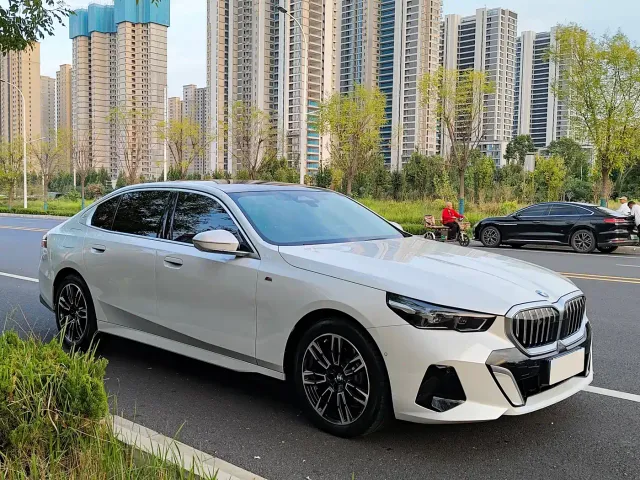 BMW 5 Series — Фото автомобиля 21