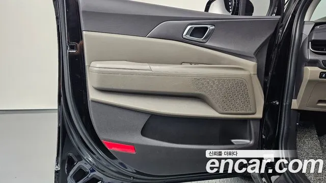 Kia Carnival Generation 4 — Фото автомобиля 13