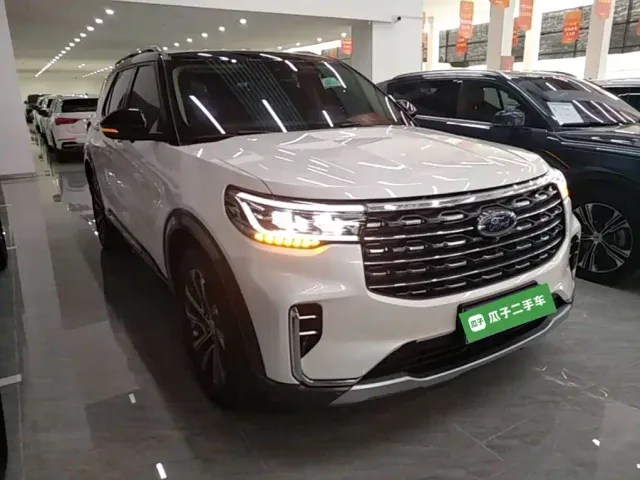 Ford Explorer — Фото автомобиля 3