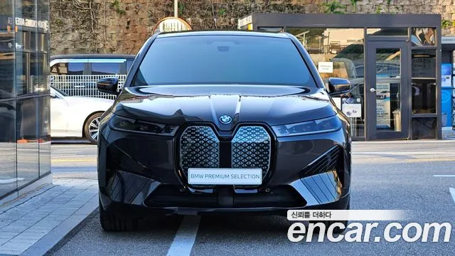 BMW iX — Фото автомобиля 3