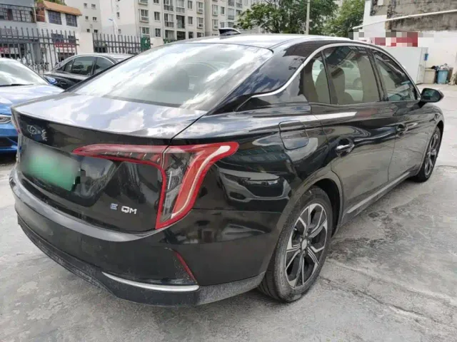 Hongqi E-QM5 — Фото автомобиля 6