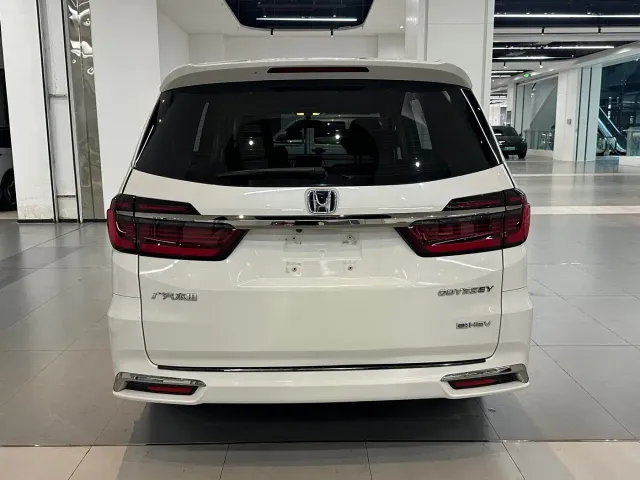 Honda Odyssey — Фото автомобиля 6