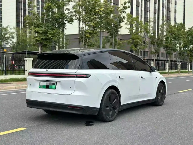 Li Auto i8 — Фото автомобиля 10
