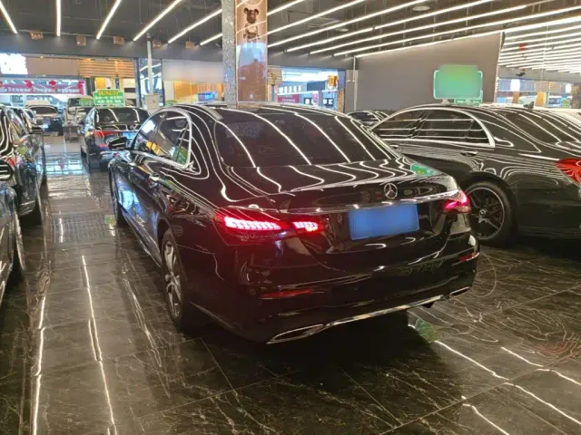 Mercedes-Benz E-Class — Фото автомобиля 4
