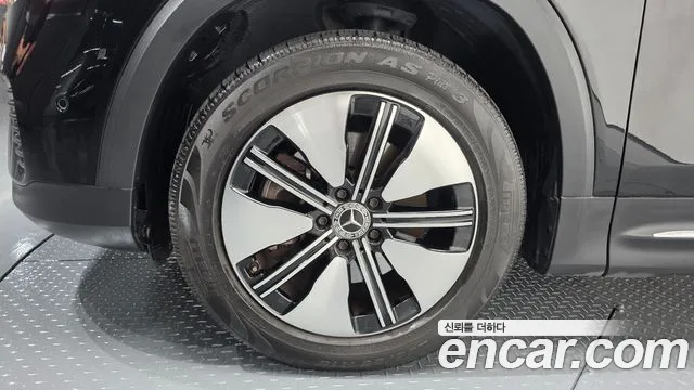 Mercedes-Benz EQB — Фото автомобиля 5