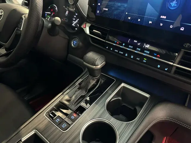 Toyota Sienna — Фото автомобиля 7