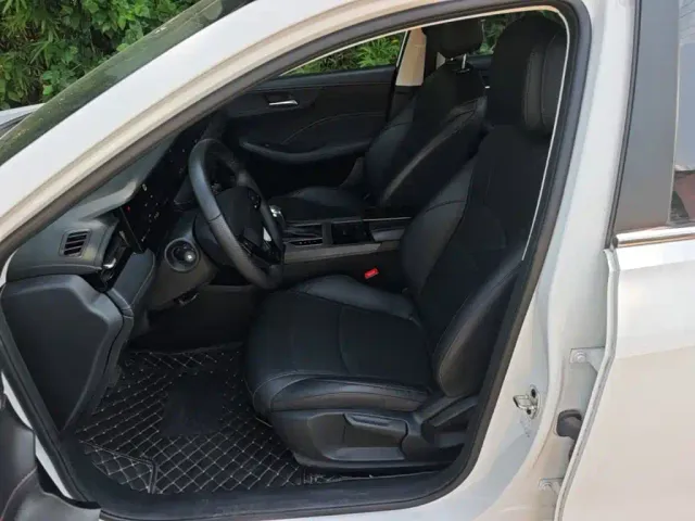 Roewe i5 — Фото автомобиля 14