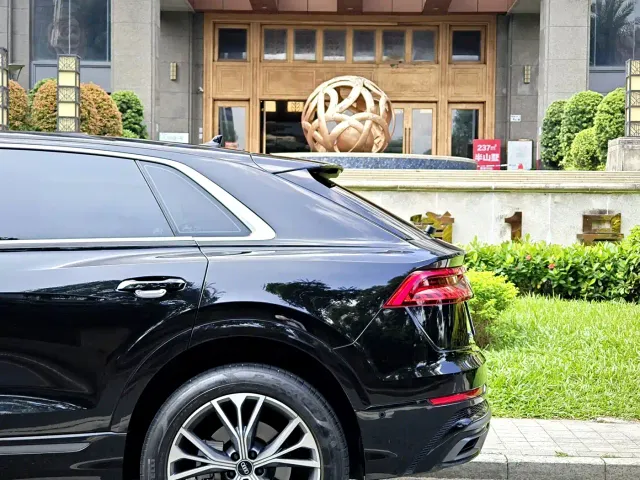 Audi Q8 — Фото автомобиля 27