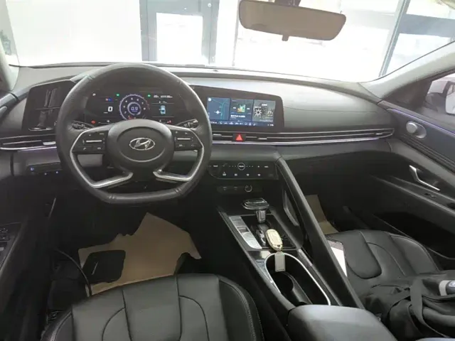 Hyundai Elantra — Фото автомобиля 9