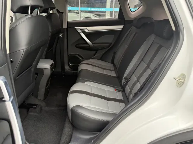 Geely Binyue — Фото автомобиля 15