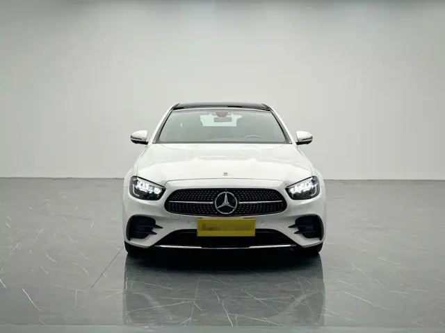 Mercedes-Benz E-Class — Фото автомобиля 2