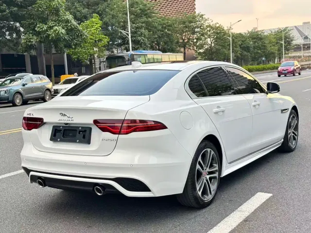 Jaguar XEL — Фото автомобиля 17